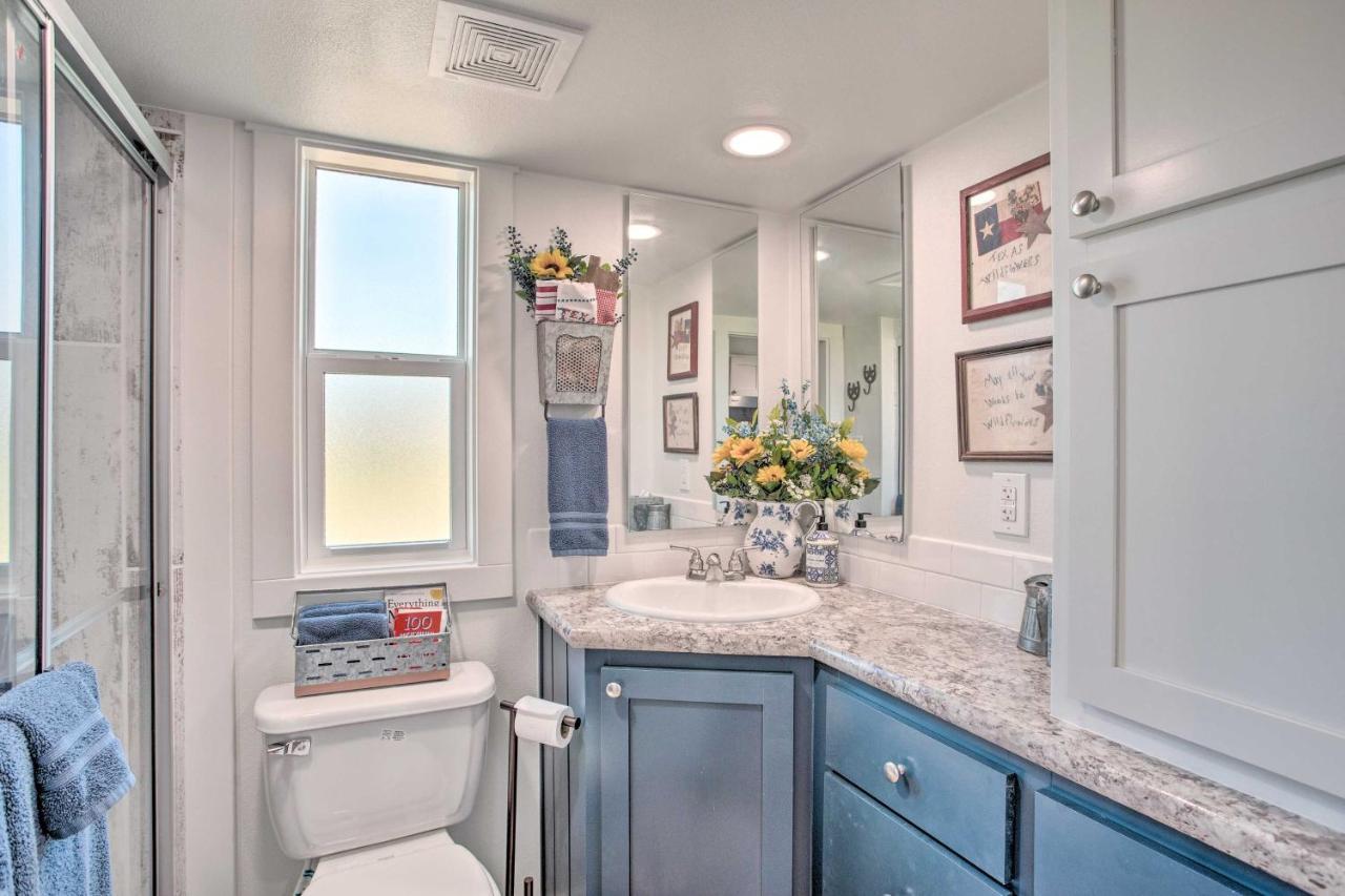 Cozy Mckinney Tiny Home With Porch And Fire Pit! Eksteriør bilde